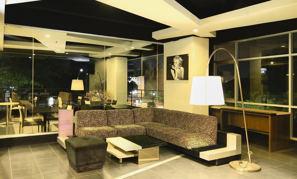 Valore Hotel Cimahi Buitenkant foto