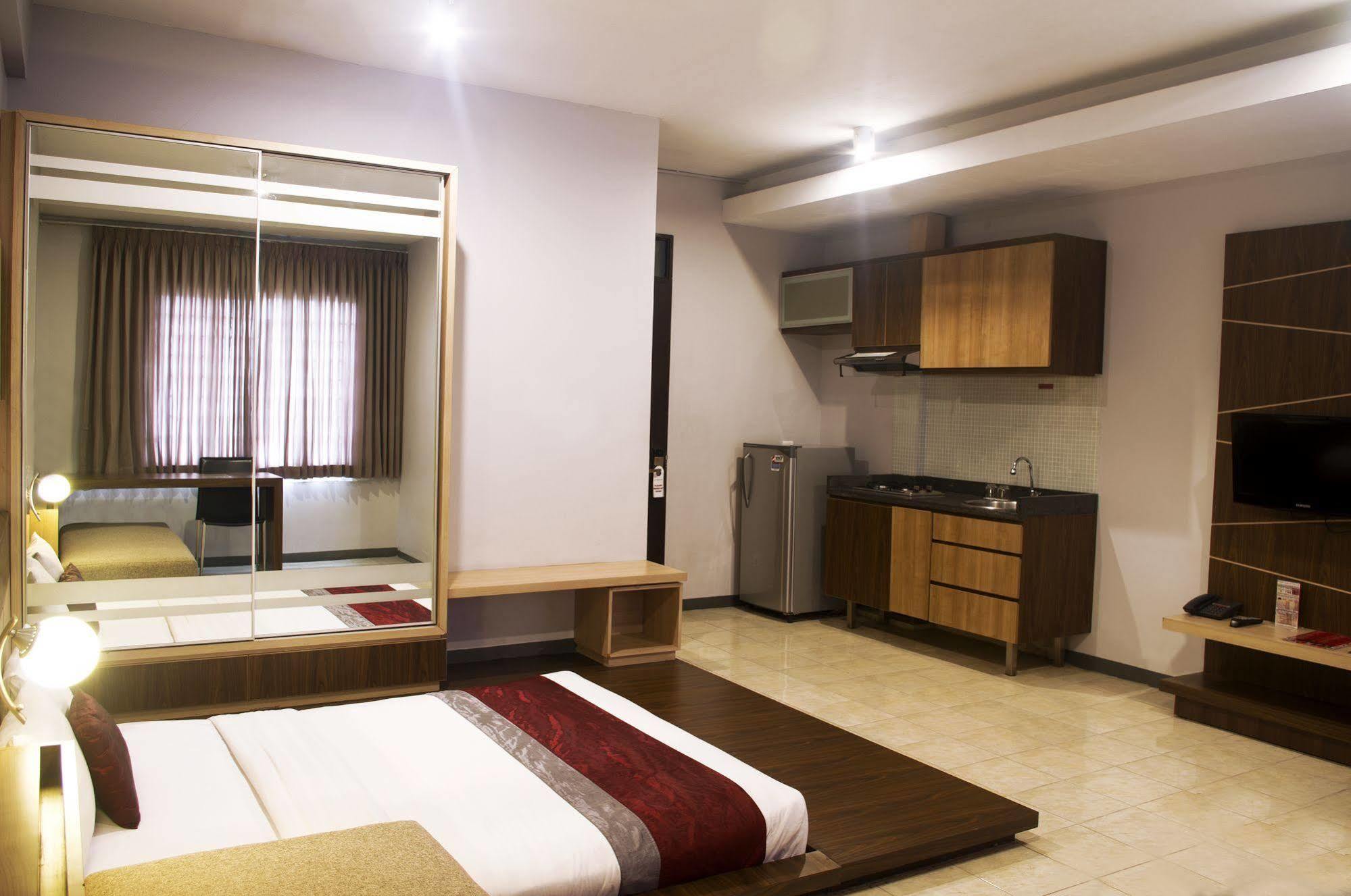 Valore Hotel Cimahi Buitenkant foto